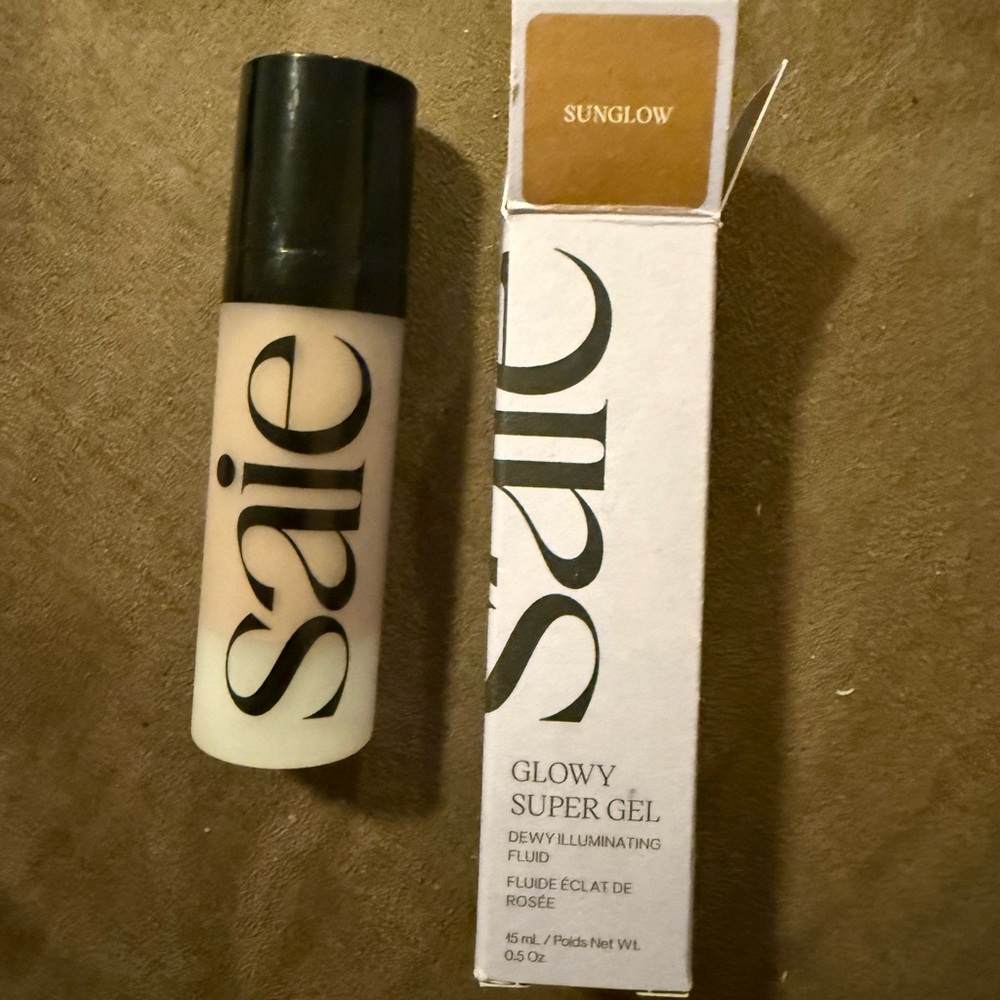 Saie Glowy Super Gel in Sunglow